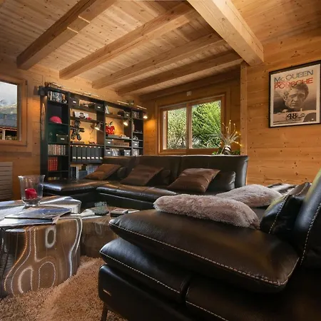 Domek alpejski Les Bossons Chalet Sleeps 6 *